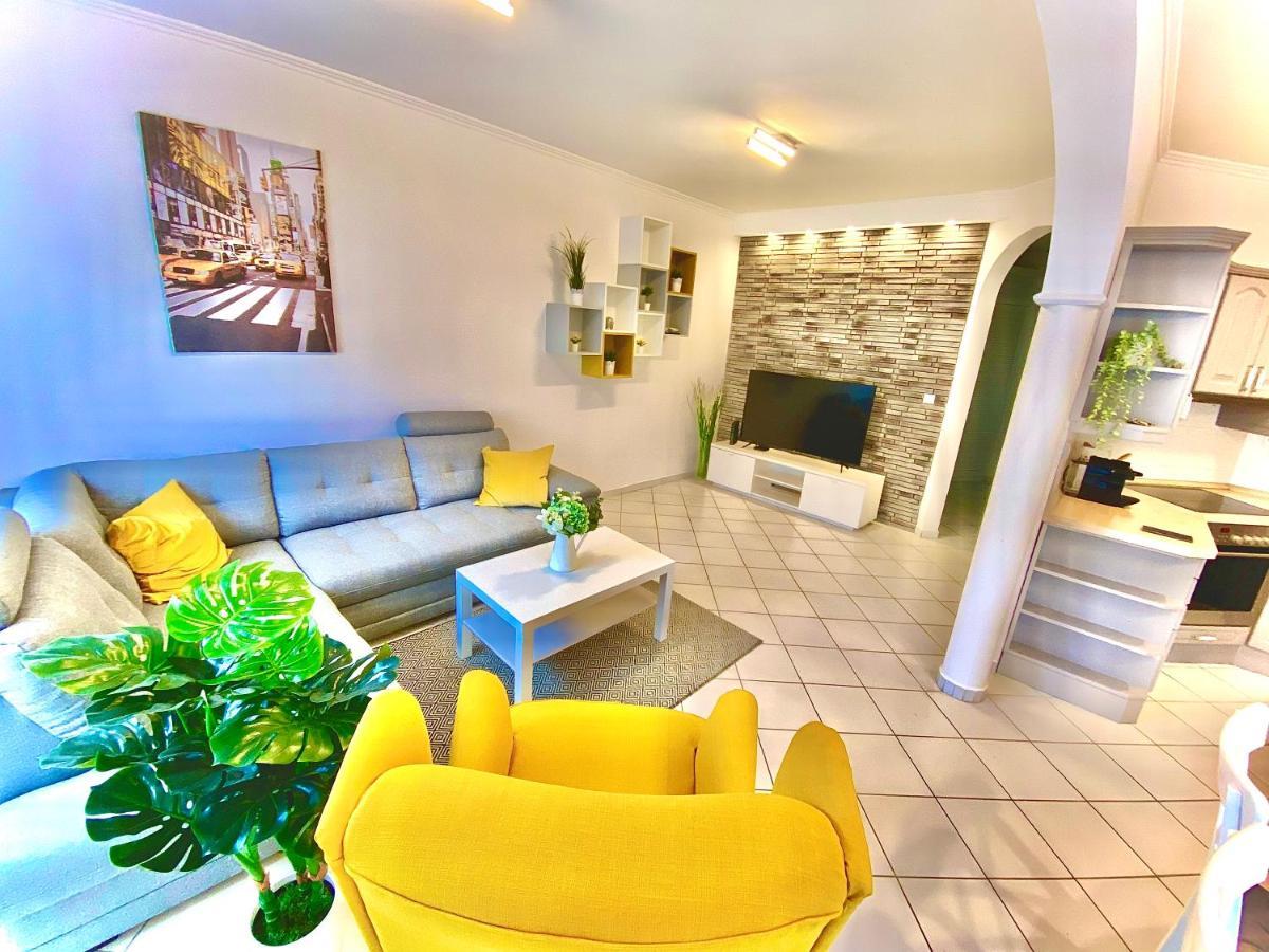 Mirell Apartman Сегед Екстер'єр фото